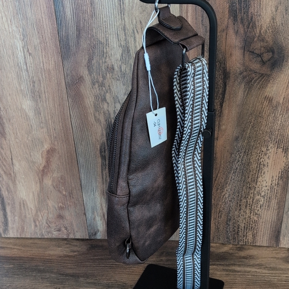 Cluci Sling Vegan Leather Fanny Pack Crossbody Chest Bag   NWT              C296 - Picture 4 of 13